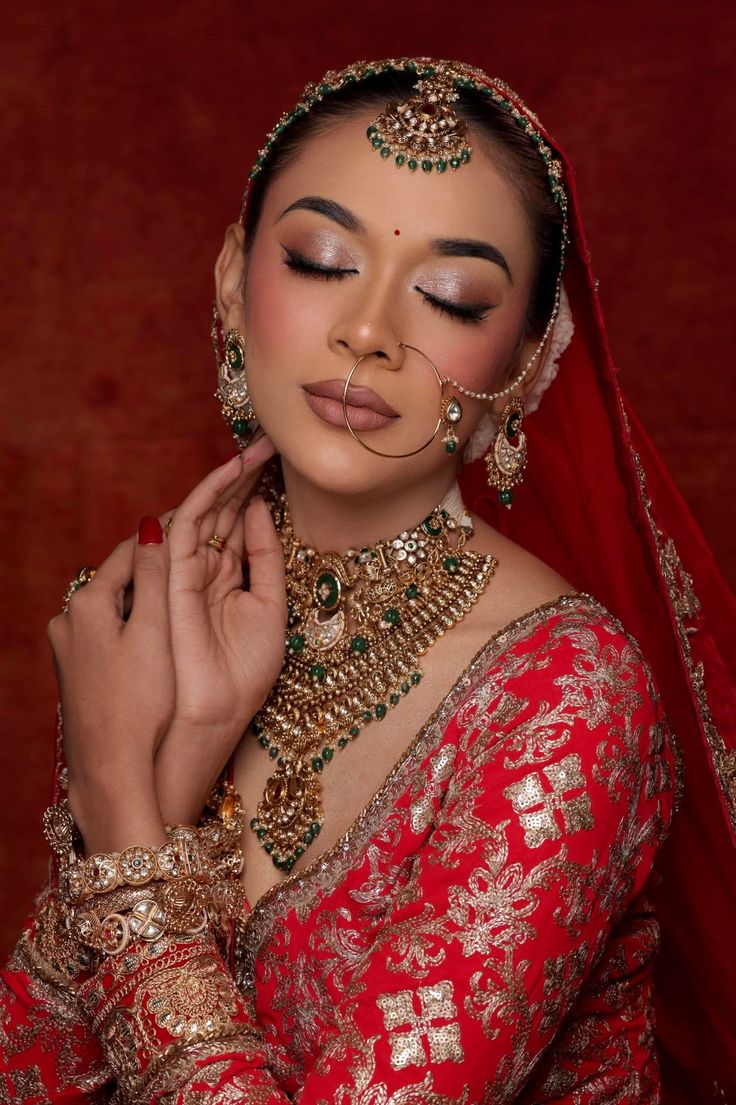 Stunning glittery eyes finish